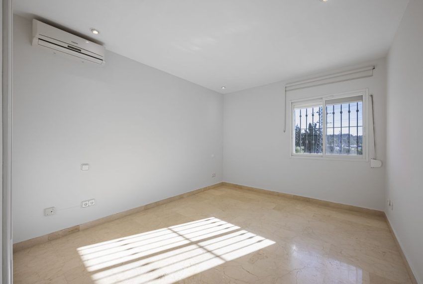 R5161273-Villa-For-Sale-Nueva-Andalucia-Semi-Detached-4-Beds-215-Built-19