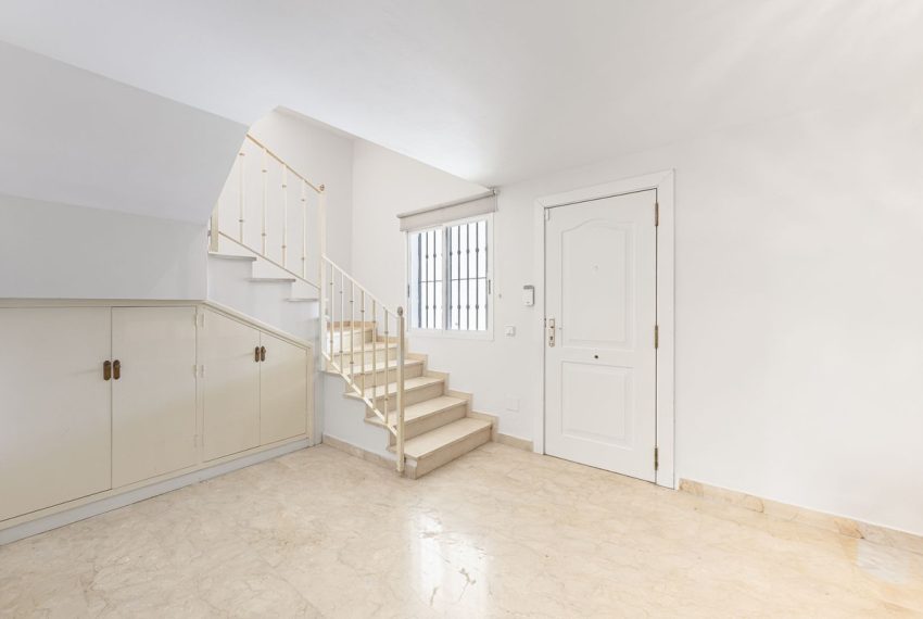 R5161273-Villa-For-Sale-Nueva-Andalucia-Semi-Detached-4-Beds-215-Built-2