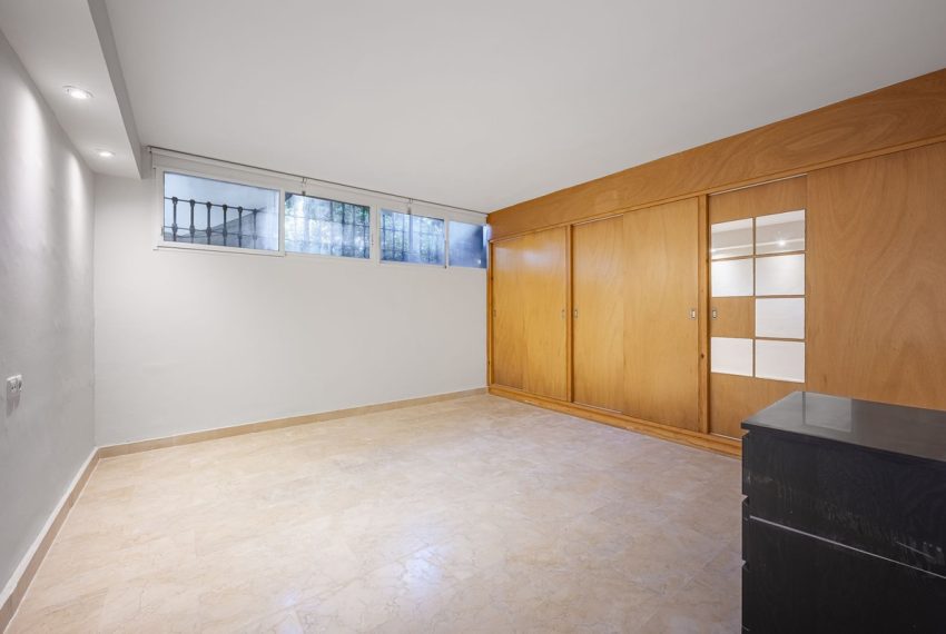 R5161273-Villa-For-Sale-Nueva-Andalucia-Semi-Detached-4-Beds-215-Built-3