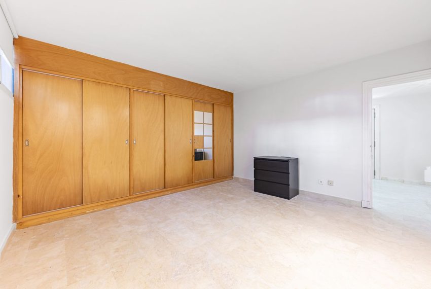 R5161273-Villa-For-Sale-Nueva-Andalucia-Semi-Detached-4-Beds-215-Built-4