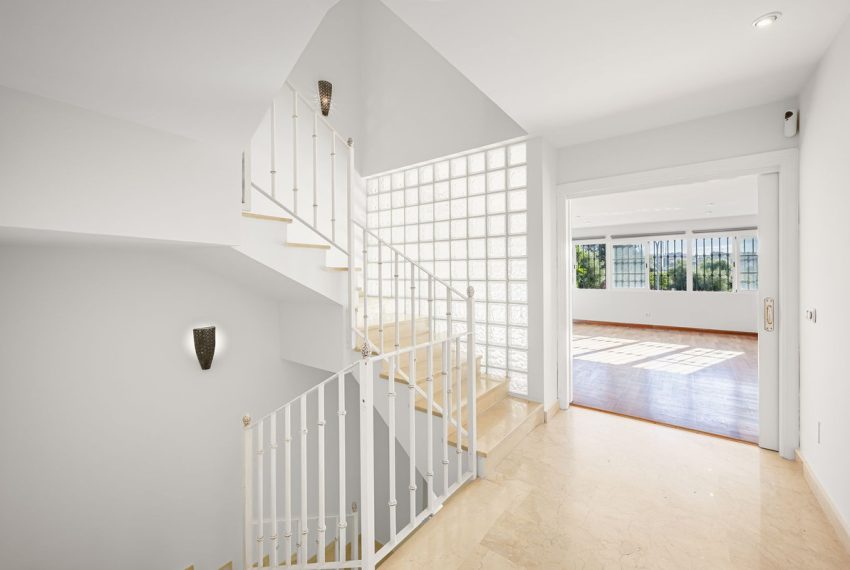 R5161273-Villa-For-Sale-Nueva-Andalucia-Semi-Detached-4-Beds-215-Built-5