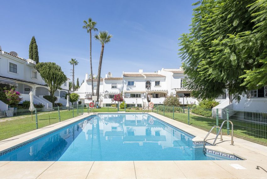 R5161273-Villa-For-Sale-Nueva-Andalucia-Semi-Detached-4-Beds-215-Built