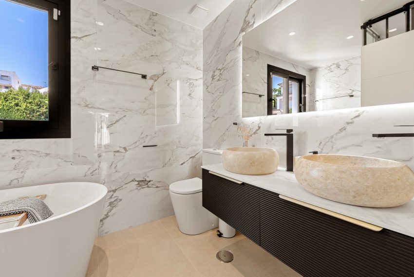 R5161495-Villa-For-Sale-Nueva-Andalucia-Detached-4-Beds-280-Built-11