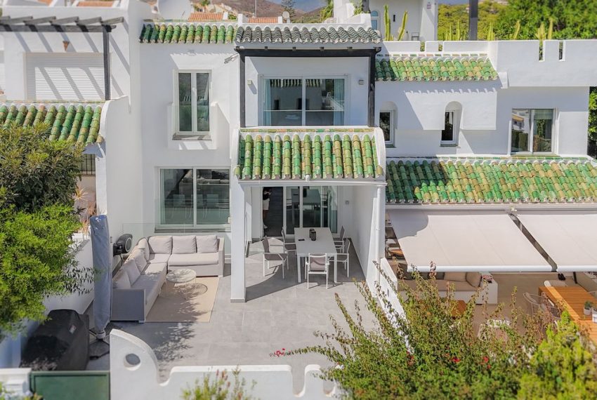 R5162116-Townhouse-For-Sale-Nueva-Andalucia-Terraced-4-Beds-202-Built-1