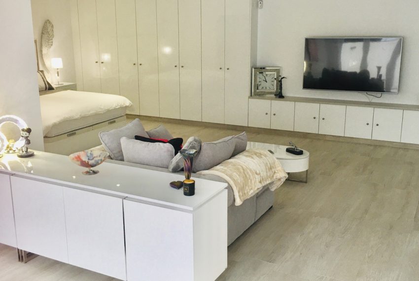 R5162131-Villa-For-Sale-Estepona-Detached-5-Beds-322-Built-1