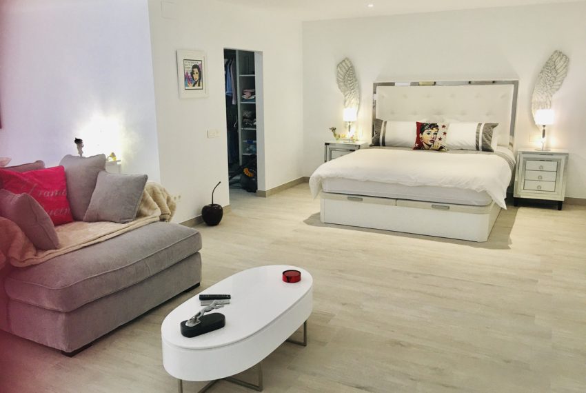 R5162131-Villa-For-Sale-Estepona-Detached-5-Beds-322-Built-2