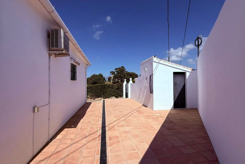 R5162377-Villa-For-Sale-Coin-Detached-7-Beds-327-Built-4
