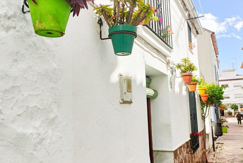 R5162530-Villa-For-Sale-Estepona-Detached-3-Beds-141-Built