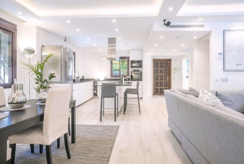 R5162563-Villa-For-Sale-The-Golden-Mile-Semi-Detached-4-Beds-263-Built