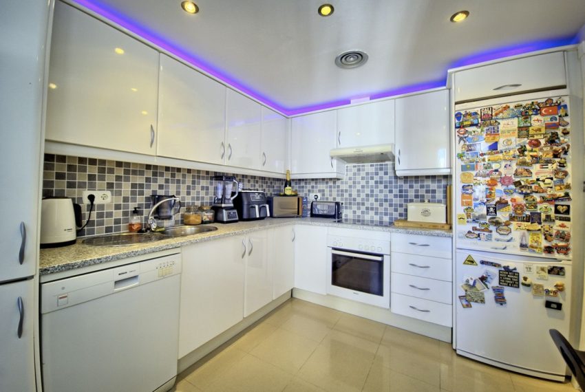 R5164900-Townhouse-For-Sale-Nueva-Andalucia-Terraced-6-Beds-200-Built-11