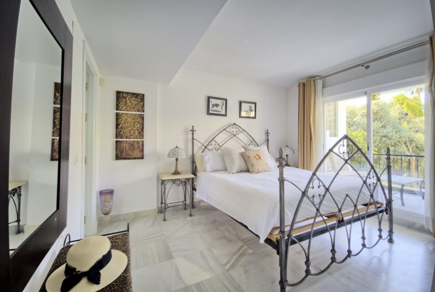 R5164900-Townhouse-For-Sale-Nueva-Andalucia-Terraced-6-Beds-200-Built-17