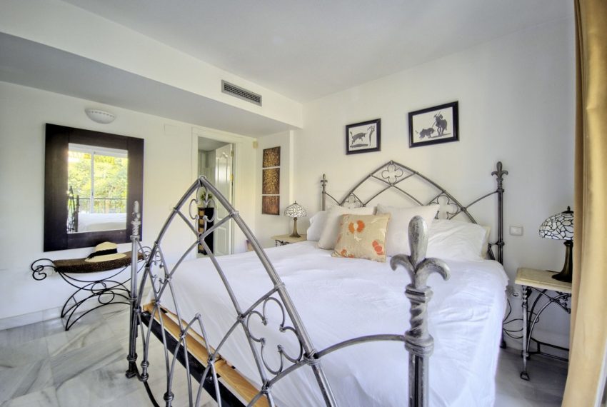 R5164900-Townhouse-For-Sale-Nueva-Andalucia-Terraced-6-Beds-200-Built-18