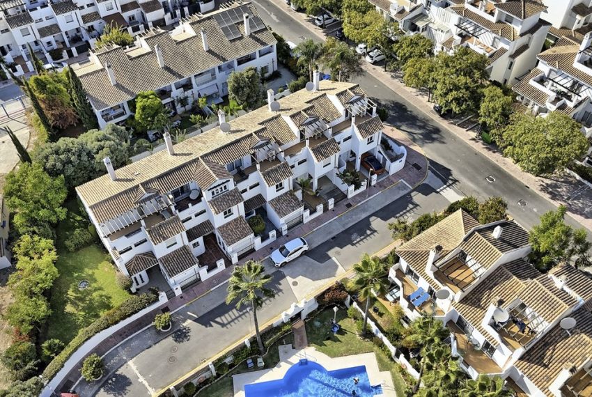 R5164900-Townhouse-For-Sale-Nueva-Andalucia-Terraced-6-Beds-200-Built-2