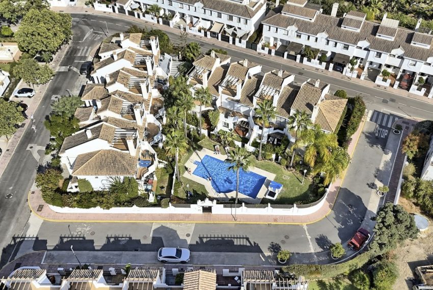 R5164900-Townhouse-For-Sale-Nueva-Andalucia-Terraced-6-Beds-200-Built