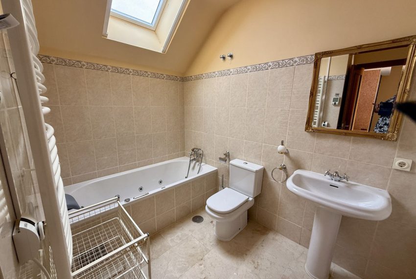 R5165974-Villa-For-Sale-Elviria-Semi-Detached-4-Beds-280-Built-5