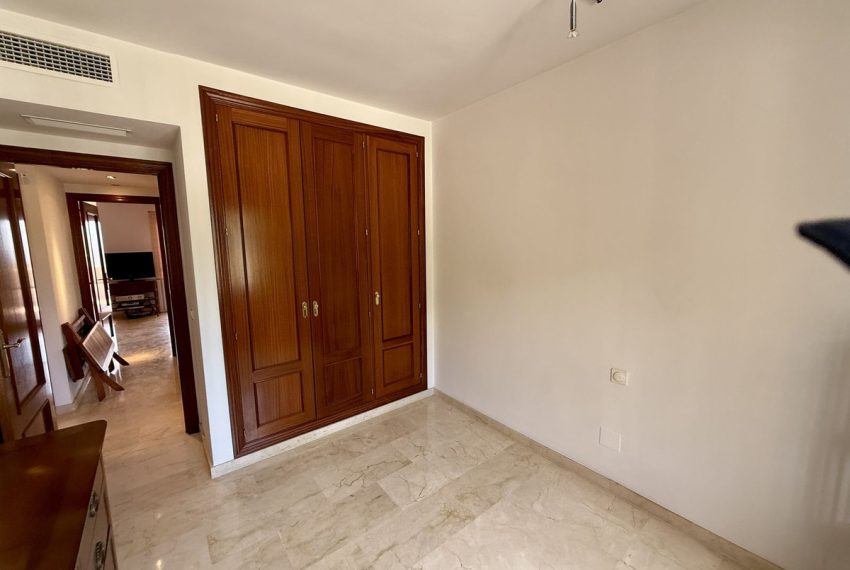 R5165974-Villa-For-Sale-Elviria-Semi-Detached-4-Beds-280-Built-8