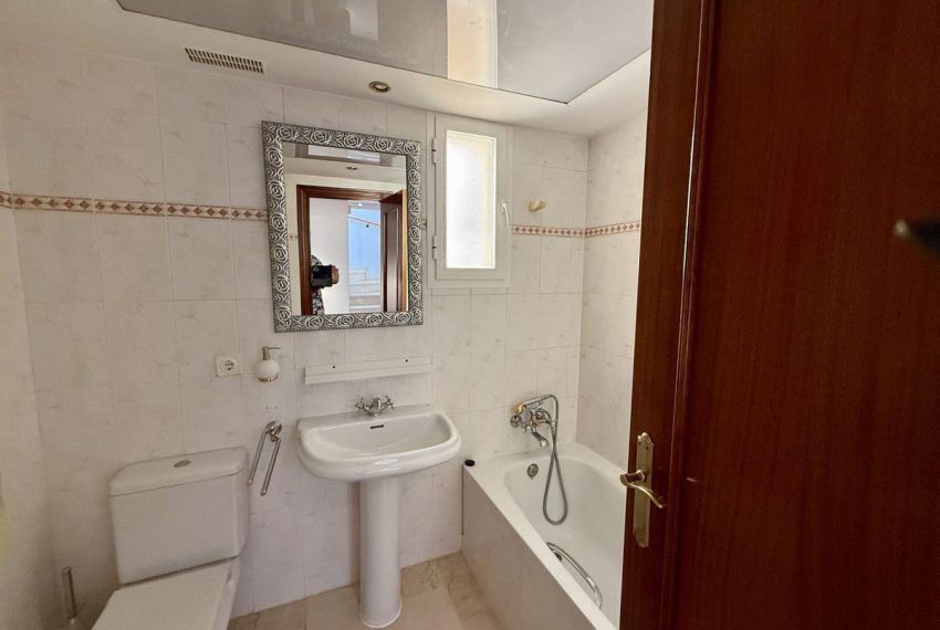 R5165974-Villa-For-Sale-Elviria-Semi-Detached-4-Beds-280-Built-9