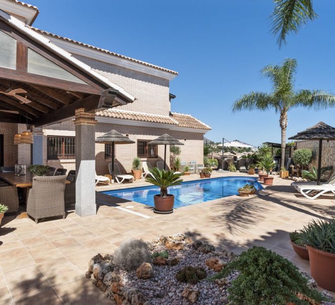 R5166436-Image 1-Detached - 5 Beds - 528 Built