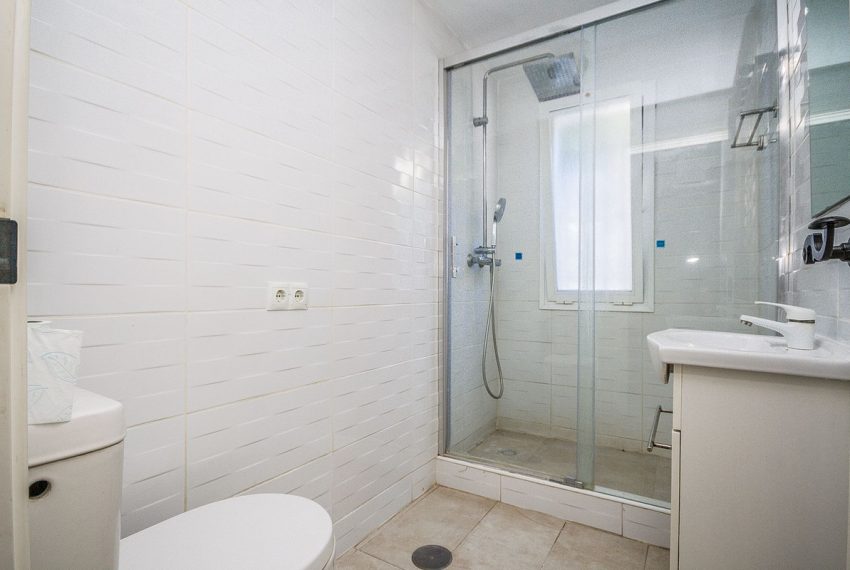 R5167498-Villa-For-Sale-Las-Chapas-Detached-2-Beds-50-Built-4