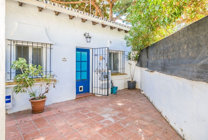 R5167498-Villa-For-Sale-Las-Chapas-Detached-2-Beds-50-Built