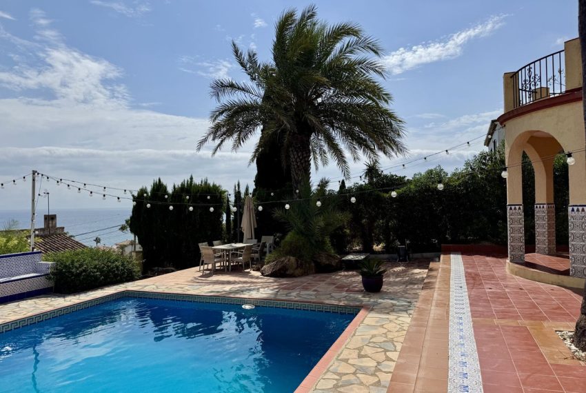 R5167672-Villa-For-Sale-Estepona-Detached-8-Beds-430-Built-2