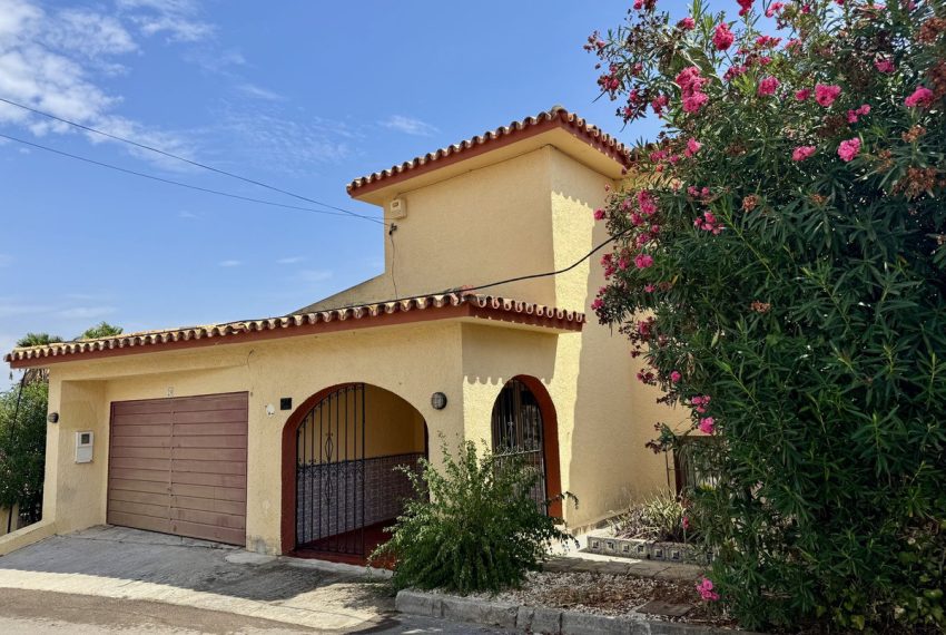 R5167672-Villa-For-Sale-Estepona-Detached-8-Beds-430-Built