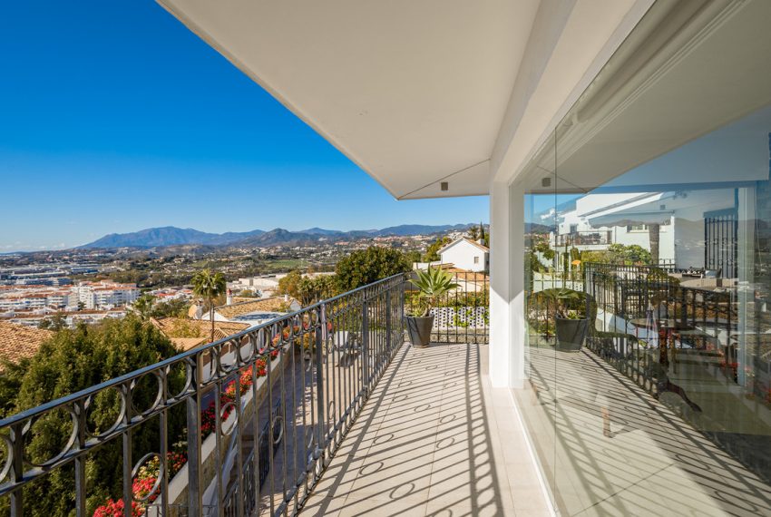 R5167927-Villa-For-Sale-Nueva-Andalucia-Detached-4-Beds-567-Built-2