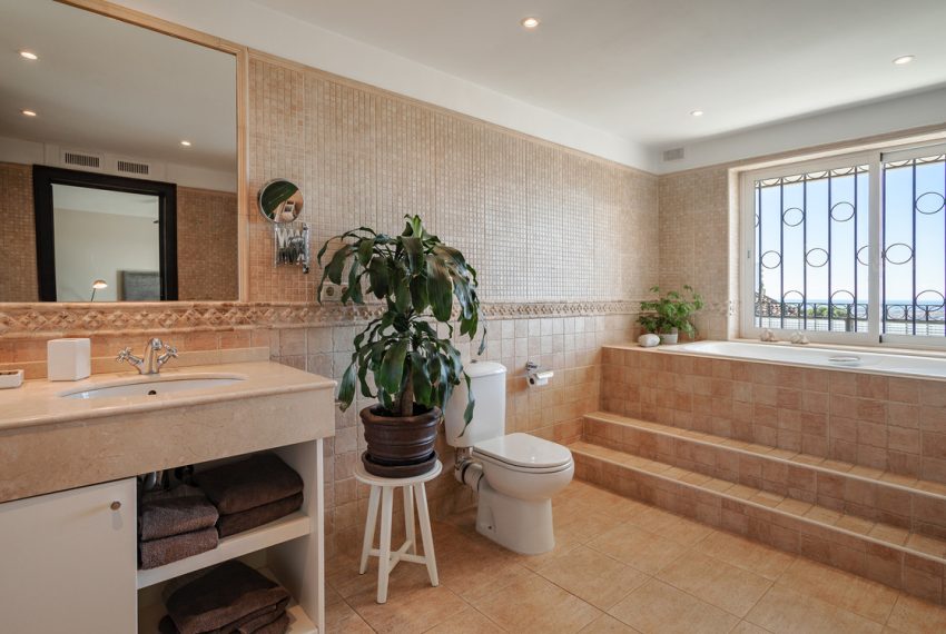 R5167927-Villa-For-Sale-Nueva-Andalucia-Detached-4-Beds-567-Built-9