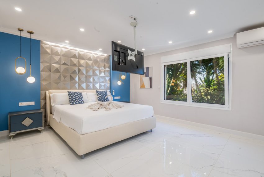 R5168227-Villa-For-Sale-Marbella-Detached-7-Beds-420-Built-14