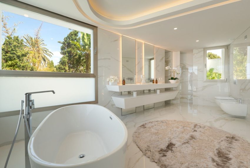 R5168896-Villa-For-Sale-Los-Monteros-Detached-6-Beds-1229-Built-12