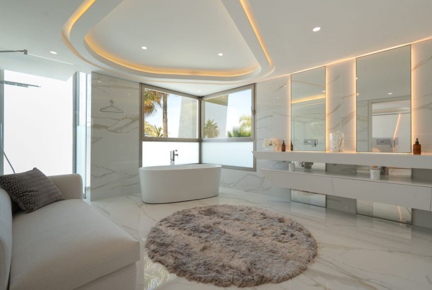 R5168896-Villa-For-Sale-Los-Monteros-Detached-6-Beds-1229-Built-13