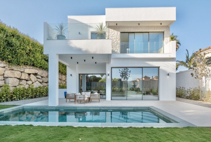 R5168998-Villa-For-Sale-Estepona-Detached-4-Beds-420-Built-1