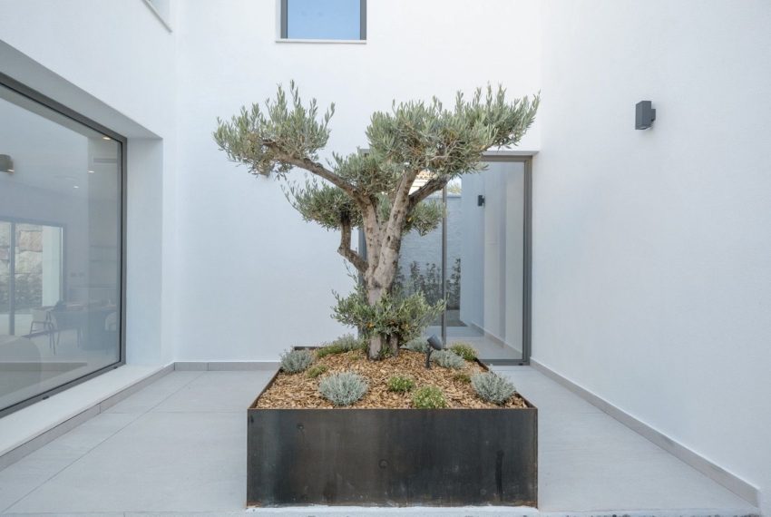 R5168998-Villa-For-Sale-Estepona-Detached-4-Beds-420-Built-8