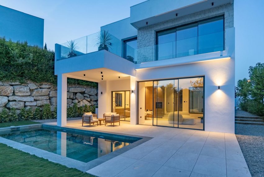 R5168998-Villa-For-Sale-Estepona-Detached-4-Beds-420-Built