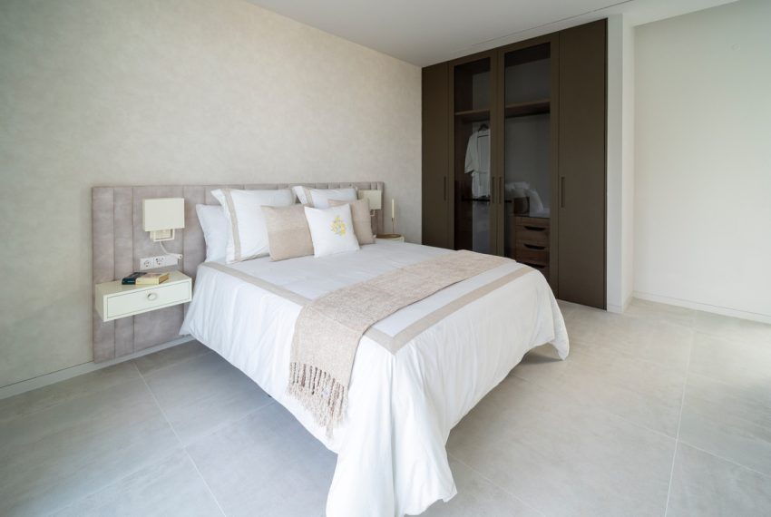 R5169181-Villa-For-Sale-El-Paraiso-Detached-6-Beds-1182-Built-2