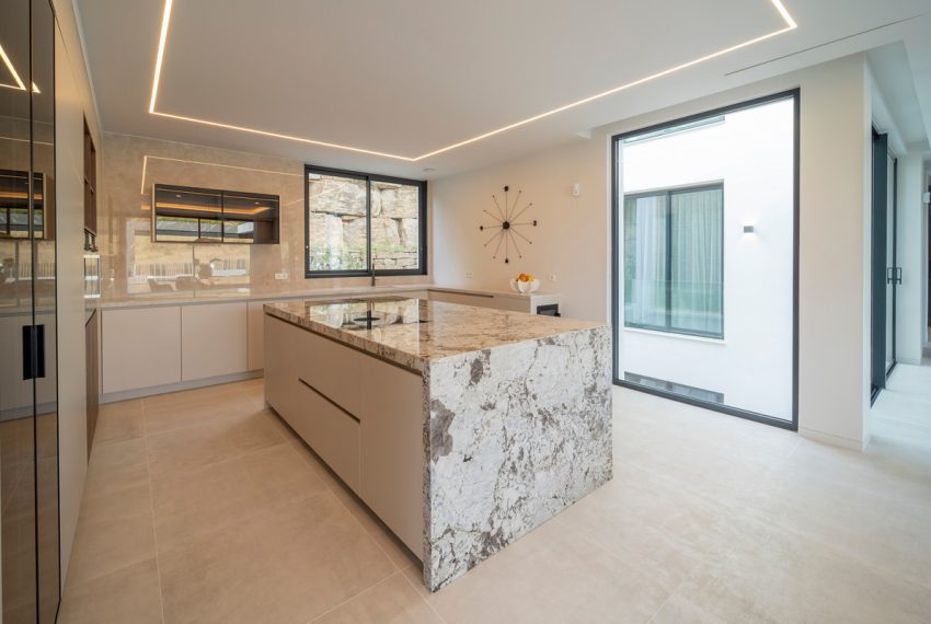 R5169181-Villa-For-Sale-El-Paraiso-Detached-6-Beds-1182-Built-9