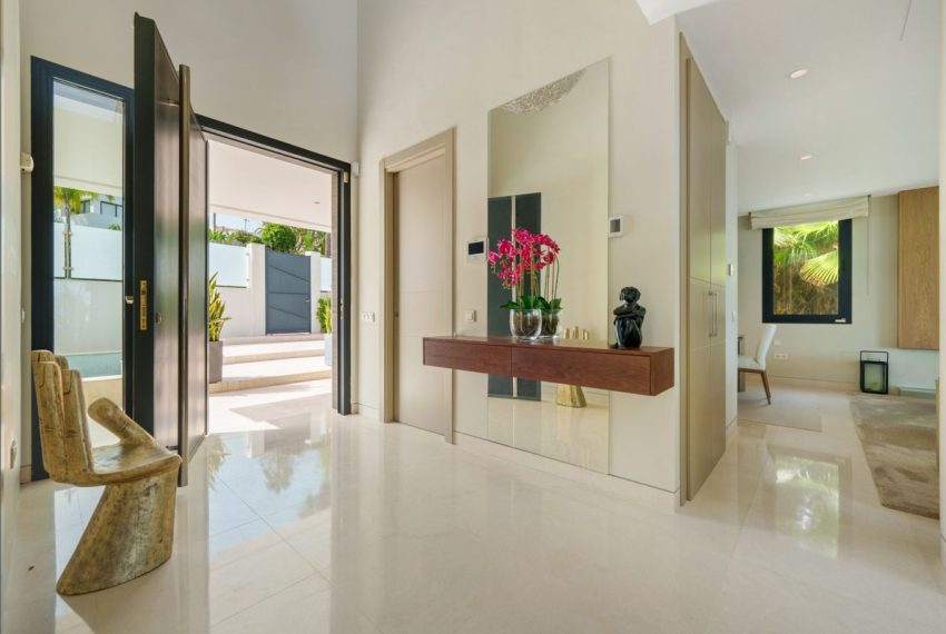R5169655-Villa-For-Sale-Nueva-Andalucia-Detached-5-Beds-473-Built-16