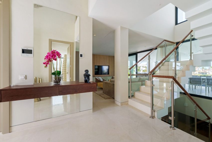 R5169655-Villa-For-Sale-Nueva-Andalucia-Detached-5-Beds-473-Built-18