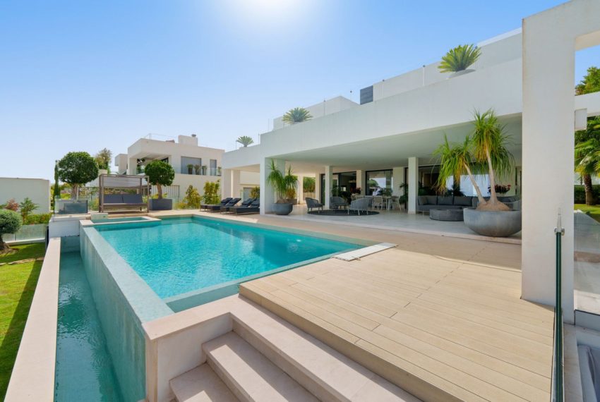 R5169655-Villa-For-Sale-Nueva-Andalucia-Detached-5-Beds-473-Built-2
