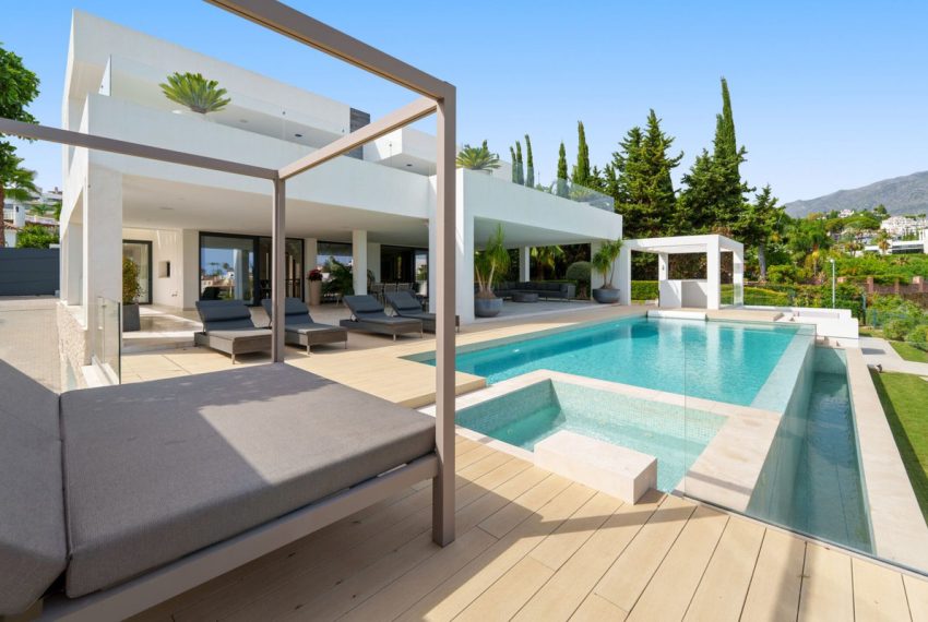 R5169655-Villa-For-Sale-Nueva-Andalucia-Detached-5-Beds-473-Built-3