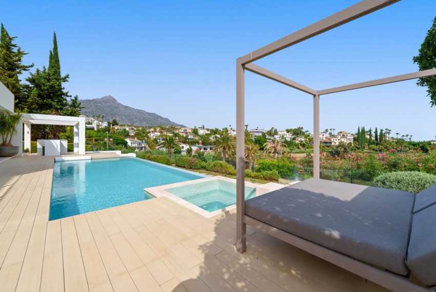 R5169655-Villa-For-Sale-Nueva-Andalucia-Detached-5-Beds-473-Built-4
