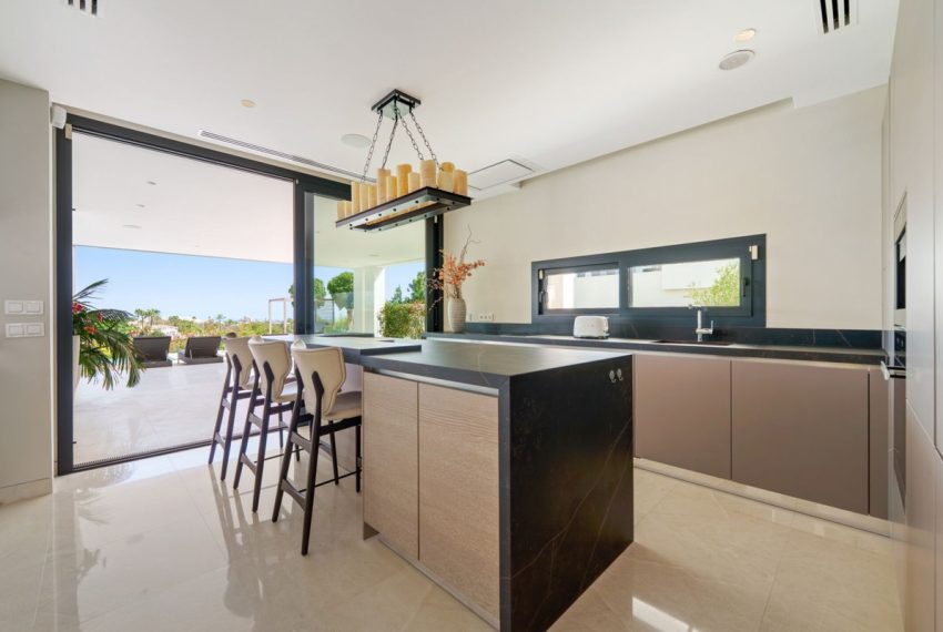 R5169655-Villa-For-Sale-Nueva-Andalucia-Detached-5-Beds-473-Built-9