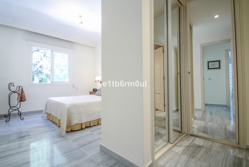 R5169763-Apartment-For-Sale-The-Golden-Mile-Middle-Floor-3-Beds-122-Built-9