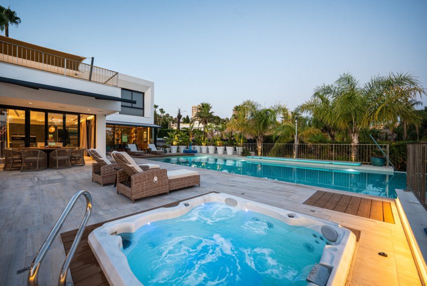 R5169832-Villa-For-Sale-Nueva-Andalucia-Detached-5-Beds-701-Built-5