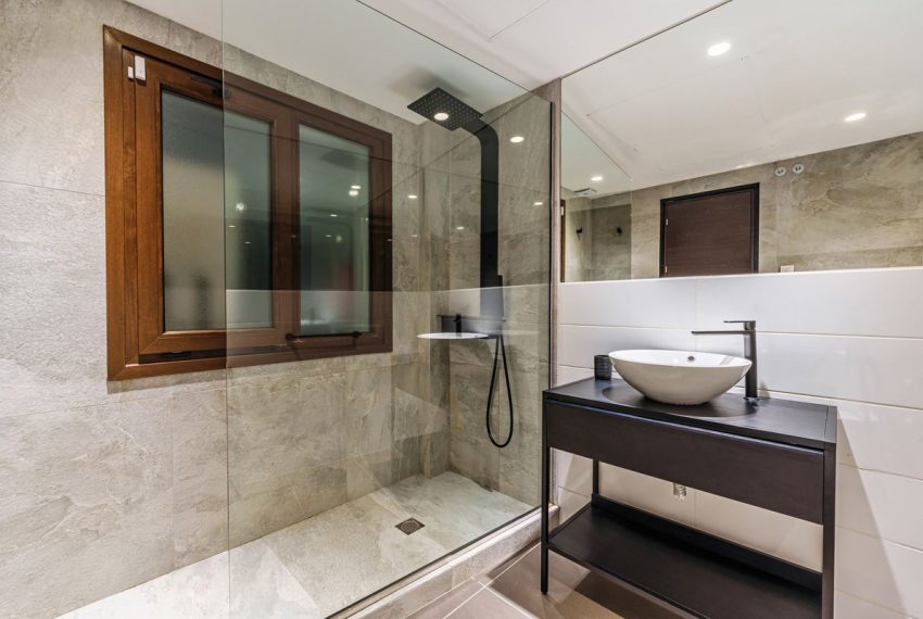 R5170912-Villa-For-Sale-Marbella-Detached-5-Beds-313-Built-16