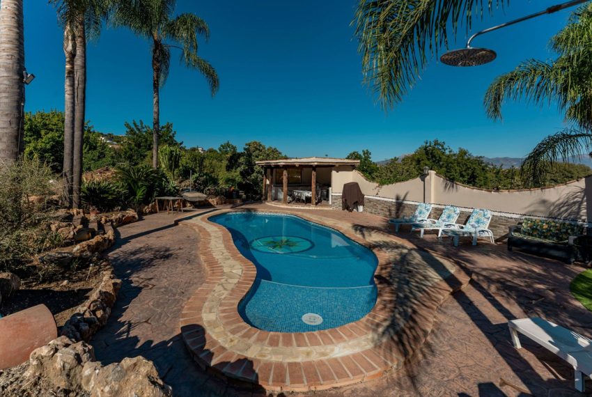 R5171038-Villa-For-Sale-Coin-Detached-2-Beds-166-Built