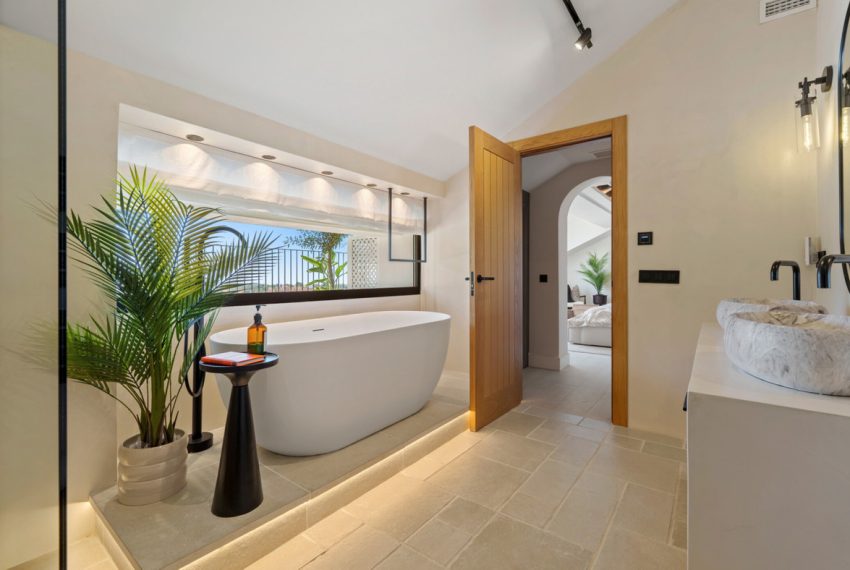 R5171164-Villa-For-Sale-Nueva-Andalucia-Detached-6-Beds-965-Built-17
