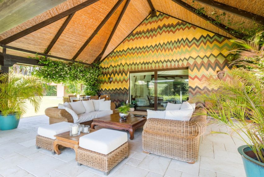 R2804213-Villa-For-Sale-Rio-Real-Detached-6-Beds-1000-Built-11