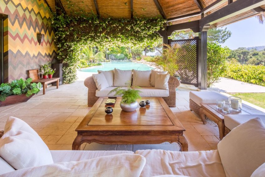 R2804213-Villa-For-Sale-Rio-Real-Detached-6-Beds-1000-Built-13