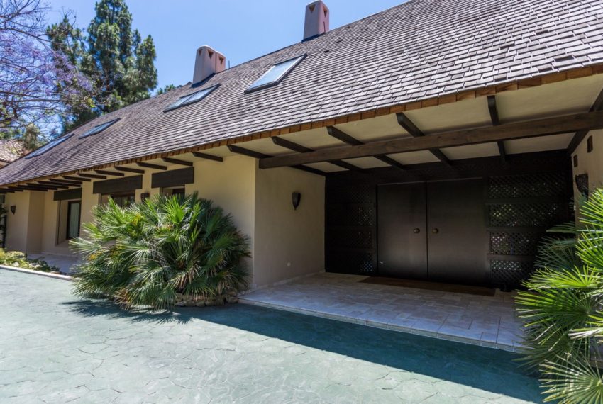 R2804213-Villa-For-Sale-Rio-Real-Detached-6-Beds-1000-Built-3